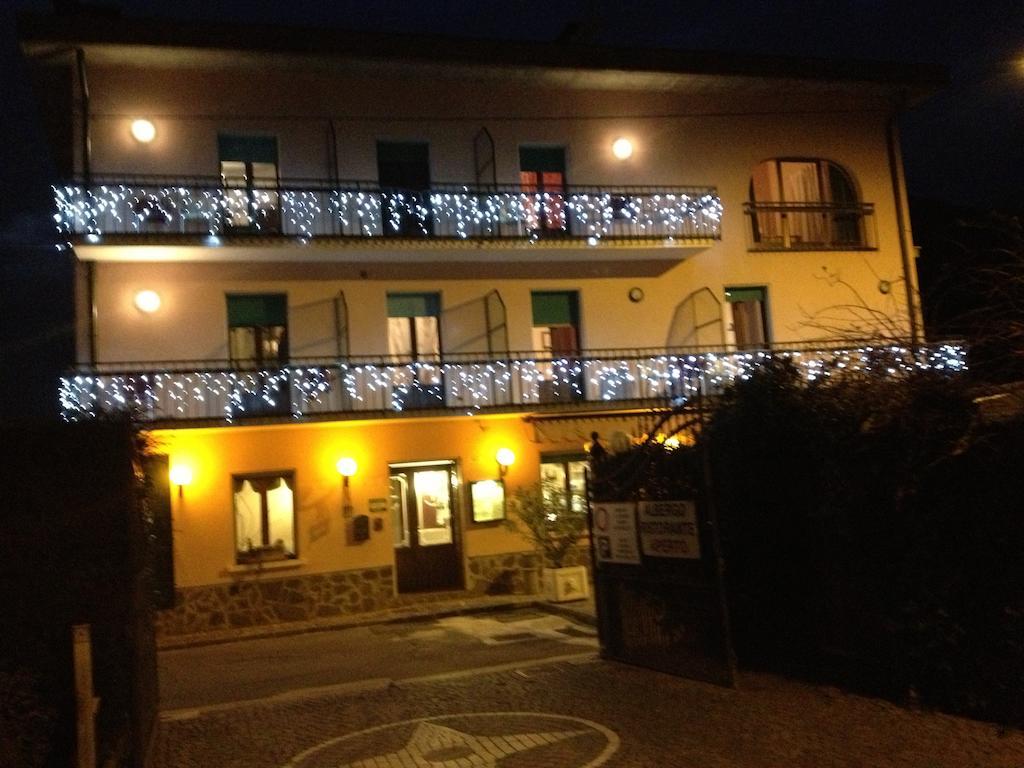 Albergo Ristorante Punta Dell'Est Clusane Ngoại thất bức ảnh
