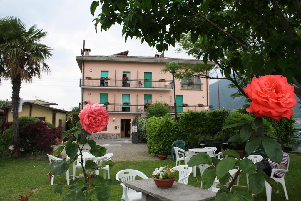 Albergo Ristorante Punta Dell'Est Clusane Ngoại thất bức ảnh